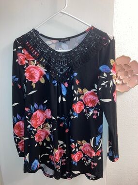 a.Jesdani Black Floral Top with Lace Yoke
